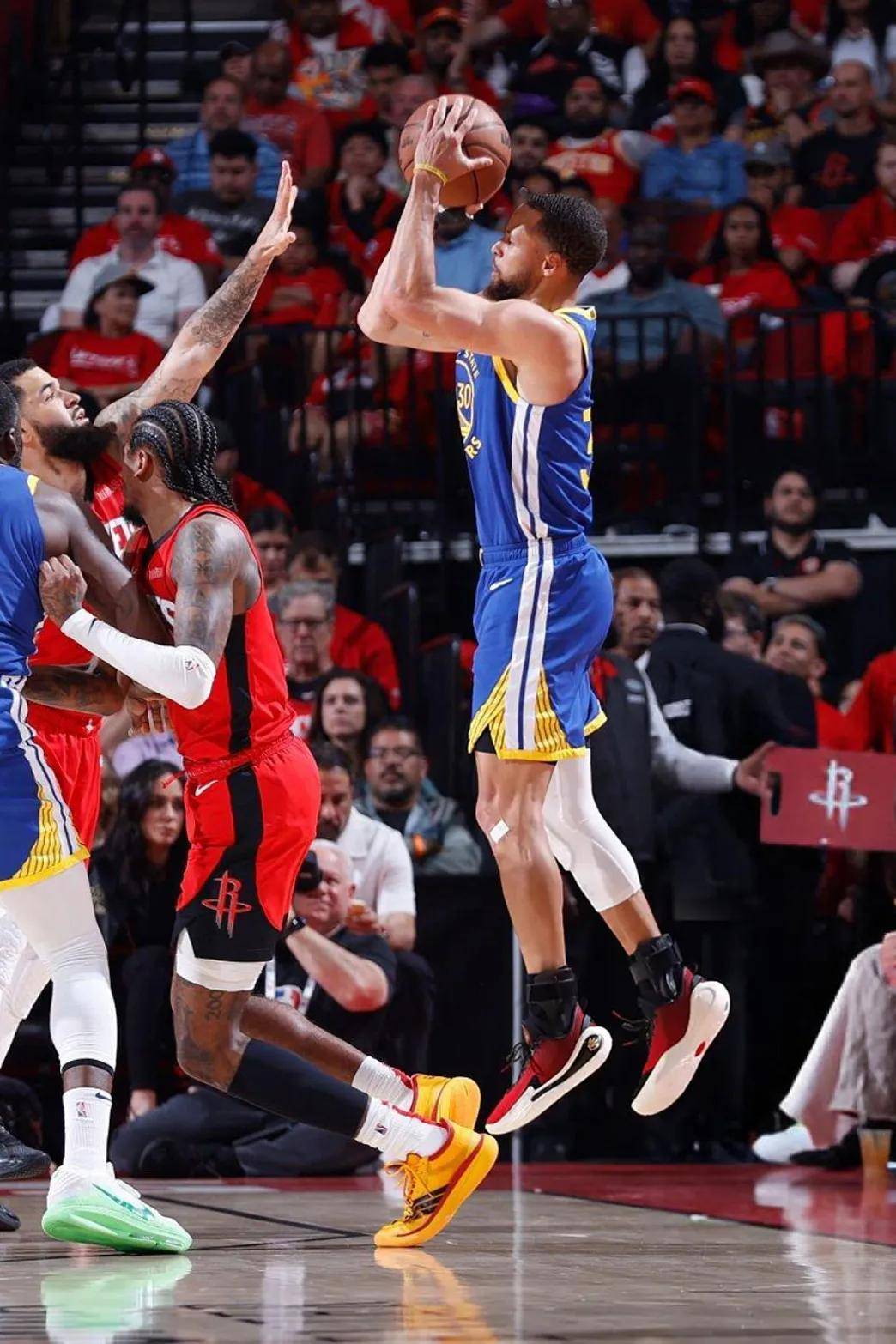 九游体育-巴特勒连续三场比赛得分超过领先优势明显，巴黎圣日耳曼不断突破！赢得满堂喝彩-九游体育